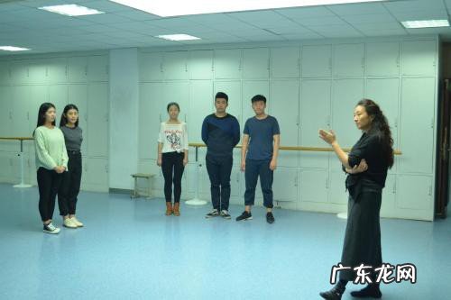 初中毕业的女生可以上演员学校吗