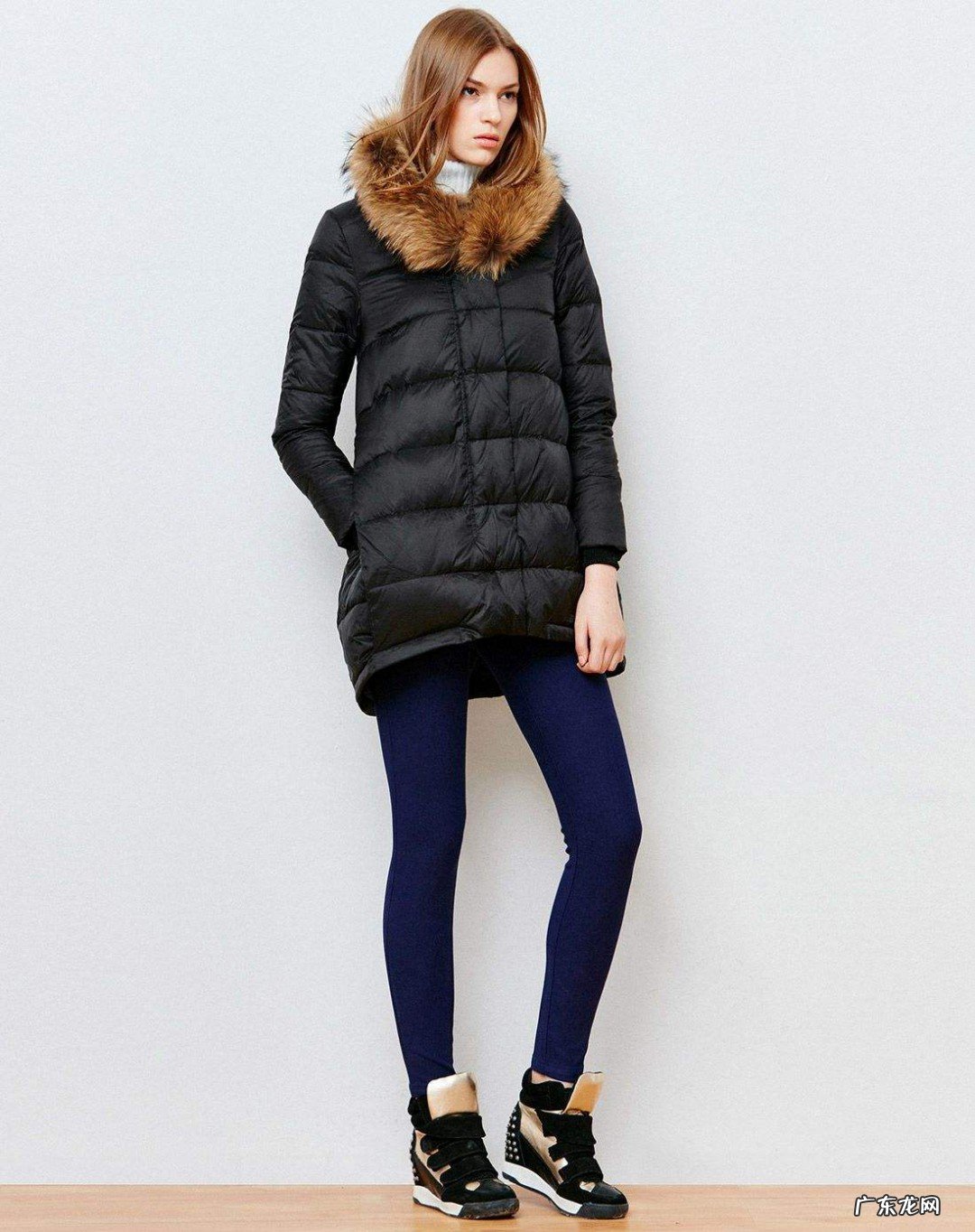 黑色棉袄搭配什么裤子