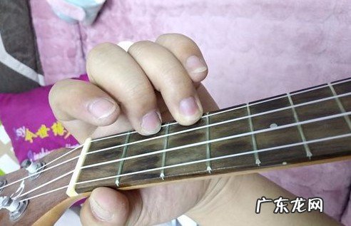 尤克里里七个音怎么弹