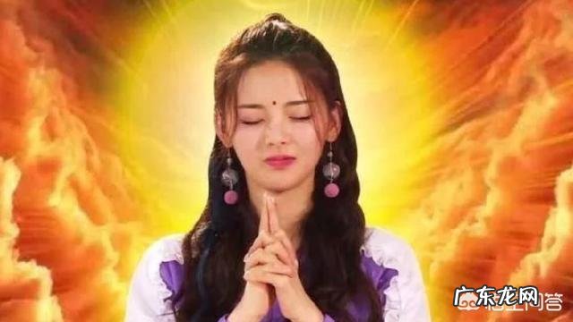 杨超越为什么会火？靠的什么？