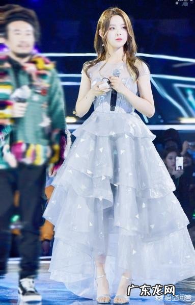 杨超越为什么会火？靠的什么？