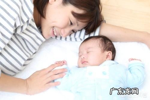 两个月的婴儿都会什么?