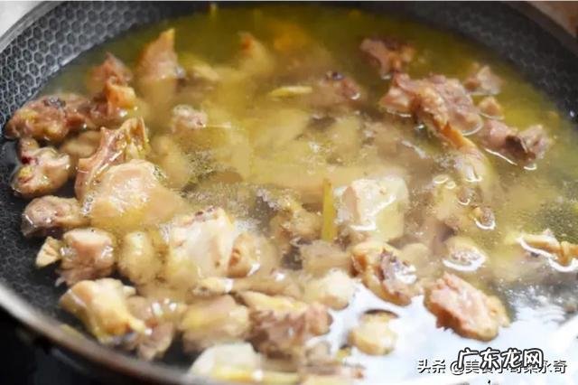 炖鸡汤的时候,怎么让炖出来的鸡肉不柴又很软烂呢?