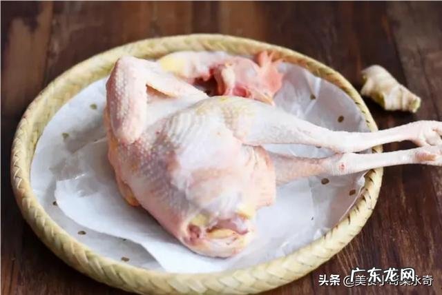 炖鸡汤的时候,怎么让炖出来的鸡肉不柴又很软烂呢?