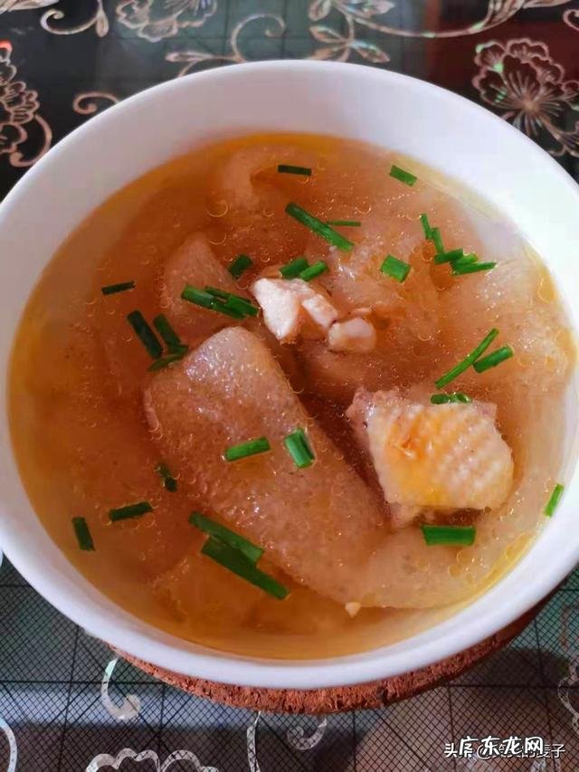 炖鸡汤的时候,怎么让炖出来的鸡肉不柴又很软烂呢?