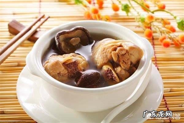 炖鸡汤的时候,怎么让炖出来的鸡肉不柴又很软烂呢?