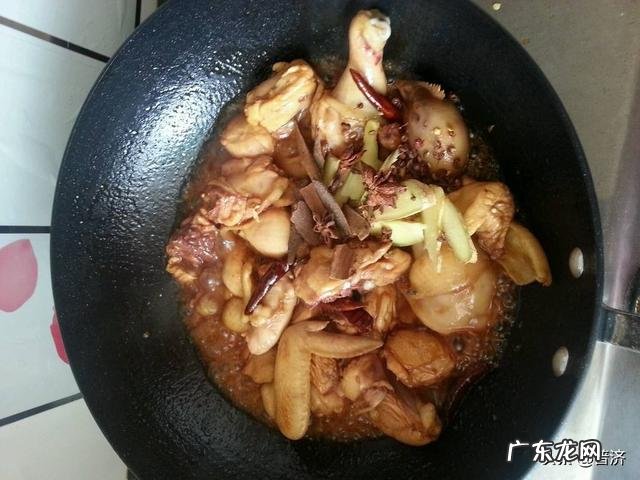 炖鸡汤的时候,怎么让炖出来的鸡肉不柴又很软烂呢?