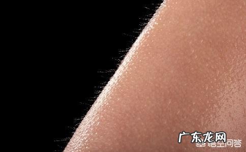 身上“鸡皮肤”明显,而且还很难看,应该如何去除呢?