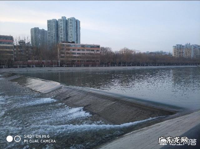 怀孕两个月，不但不吐，而且还吃的很多，这样正常吗？