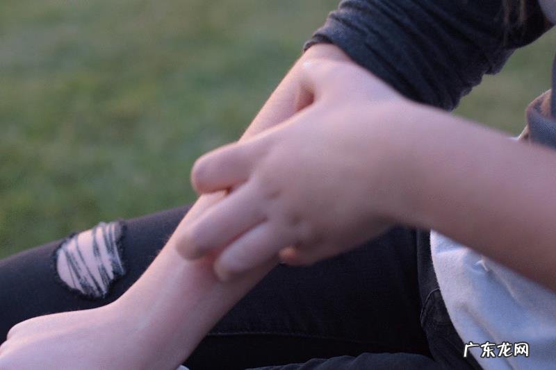 手上起了很多的小水泡怎么办?