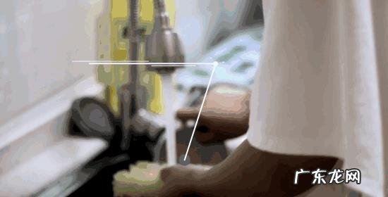 手上起了很多的小水泡怎么办?