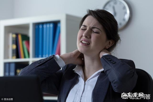 手上起了很多的小水泡怎么办？