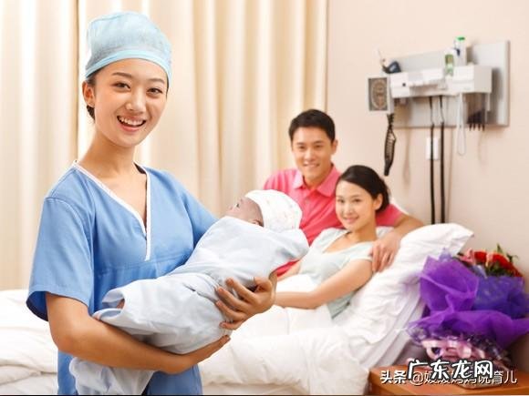 刚出生的宝宝该怎么喂养?