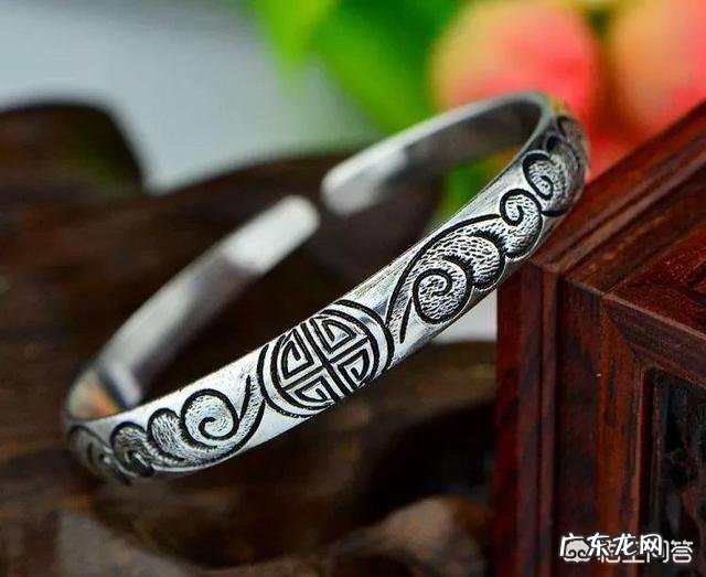 银项链变黑要怎样清洗?