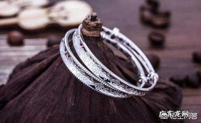 银项链变黑要怎样清洗?