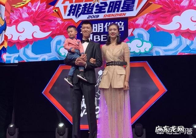 排超全明星,女排美女T台秀!张常宁大长腿抢镜。透明裙摆成亮点!你怎么看?