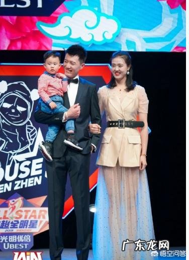 排超全明星,女排美女T台秀!张常宁大长腿抢镜。透明裙摆成亮点!你怎么看?