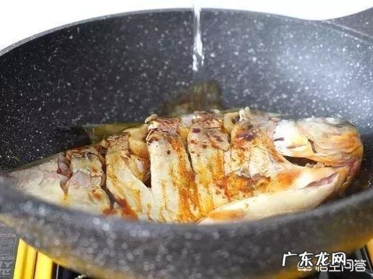 怎么做红烧鱼不粘锅？