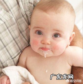 为什么婴儿会吐奶？