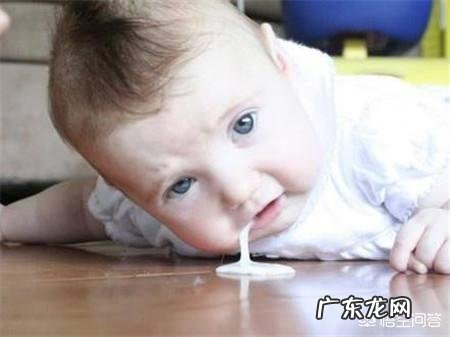 为什么婴儿会吐奶？