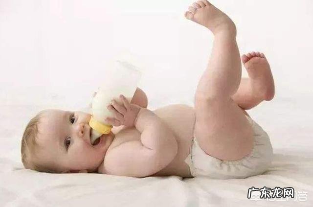 为什么婴儿会吐奶?