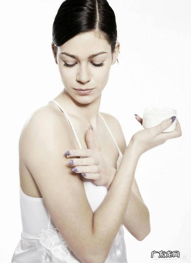 用哪些沐浴露或者身体乳能去除鸡皮肤,去角质?