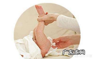 给宝宝换尿布时要注意些什么?