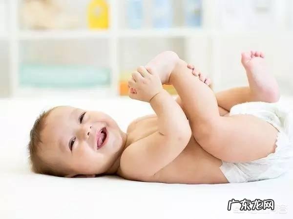 给宝宝换尿布时要注意些什么?