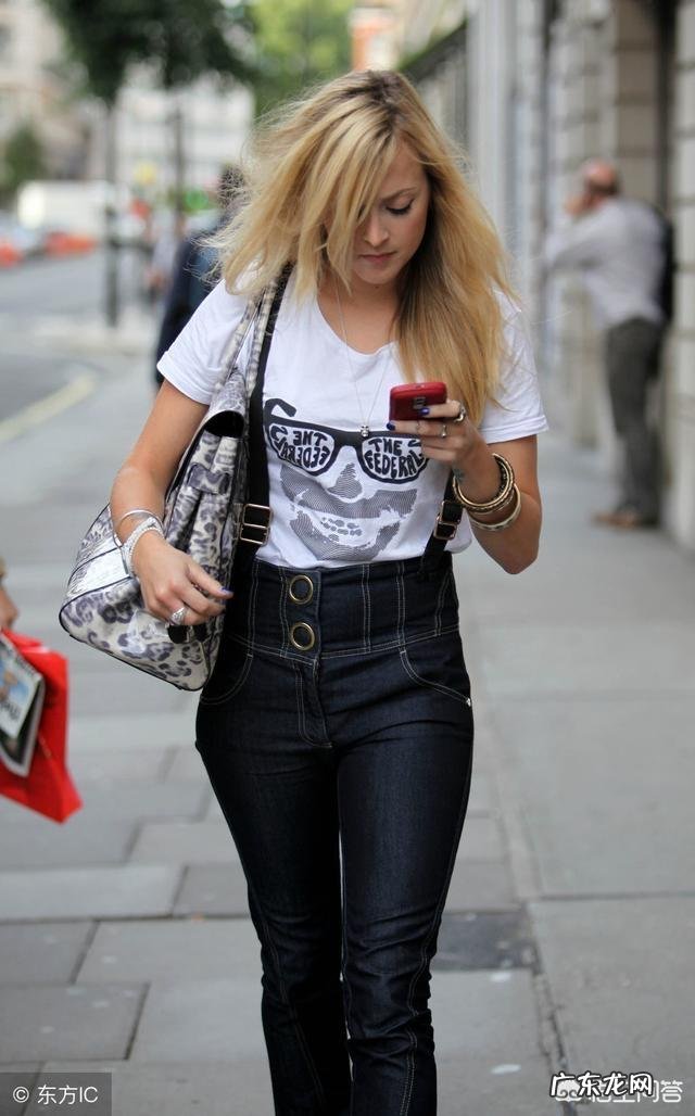 简单直接的服装颜色搭配技巧有哪些?