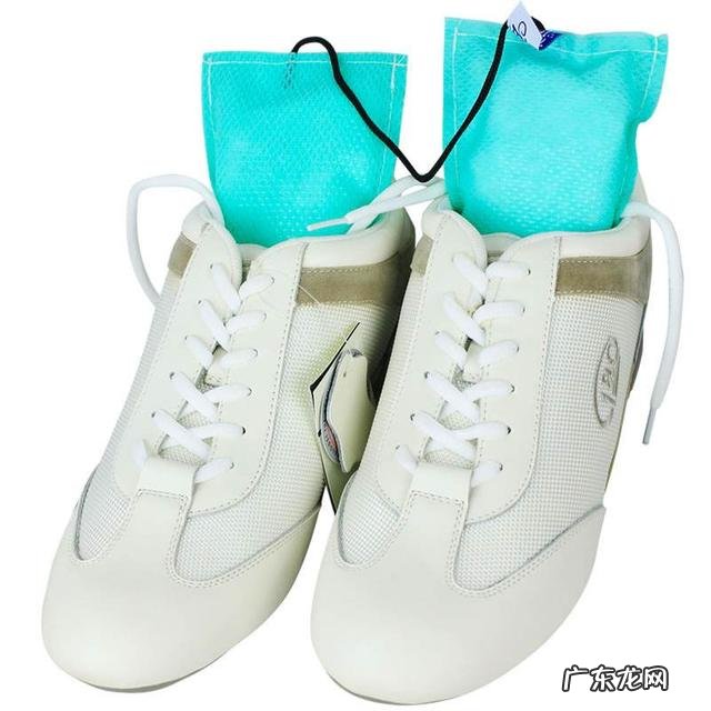 尤其是运动鞋 如何去除久穿鞋子的异味?