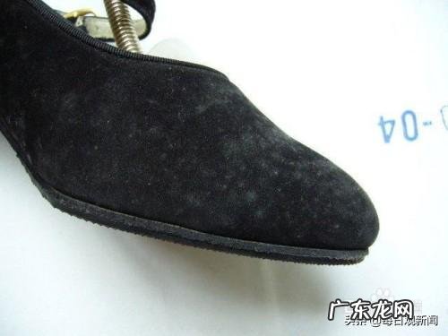 尤其是运动鞋 如何去除久穿鞋子的异味?