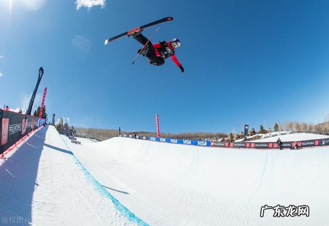 谷爱凌夺金！她在国内的体坛地位未来能超越刘翔和姚明吗？