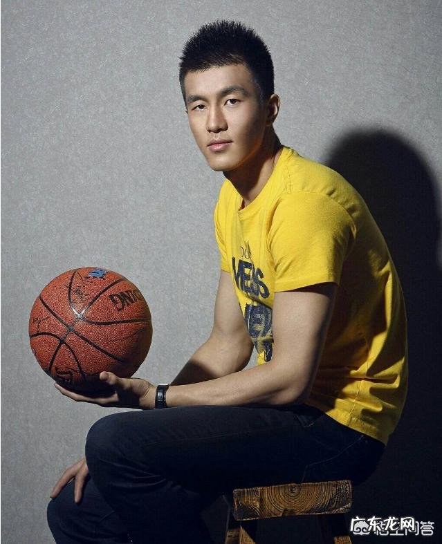 青岛男篮对阵辽宁男篮，郭艾伦被闫军吹罚犯规后跺脚抱怨自己没有动手，对此你怎么评？