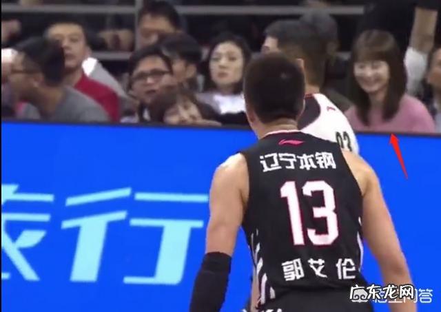 青岛男篮对阵辽宁男篮，郭艾伦被闫军吹罚犯规后跺脚抱怨自己没有动手，对此你怎么评？