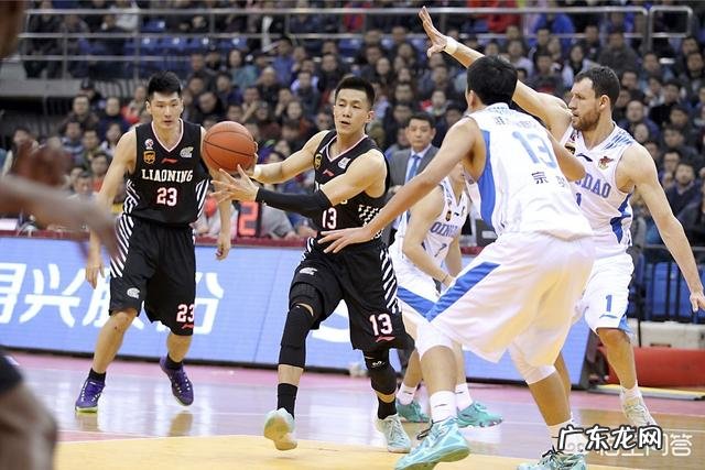 青岛男篮对阵辽宁男篮,郭艾伦被闫军吹罚犯规后跺脚抱怨自己没有动手,对此你怎么评?