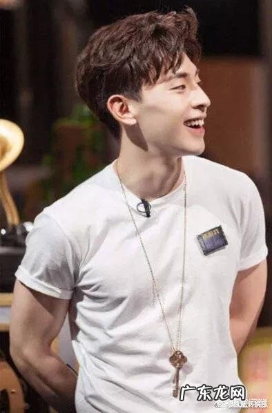 二十岁男生怎么穿才会时髦?