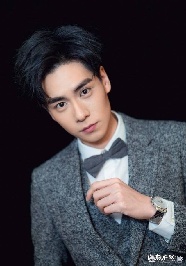 二十岁男生怎么穿才会时髦?