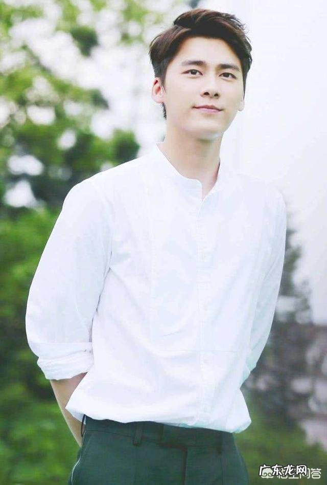 二十岁男生怎么穿才会时髦?