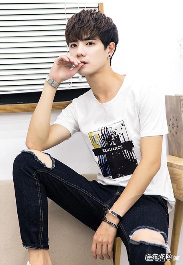 二十岁男生怎么穿才会时髦?