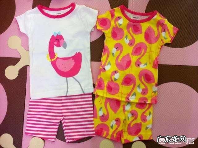 进产房给宝宝带衣服，是连体的好还是分开的好？为什么？