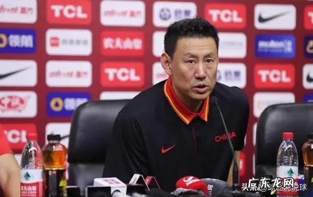 姚明给国家队球员颁发世界杯队服，13人领到队服，有球员会无法随队出征，你怎么看？