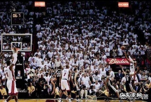 库里三分命中总数升至历史第三,排在库里面前的两位球员是谁?还有多大的距离?