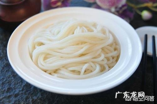 过桥米线的正确做法是什么样的?