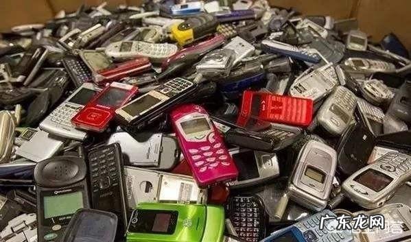 有人到农村收“废旧手机”,用手机换盆,收来做什么?