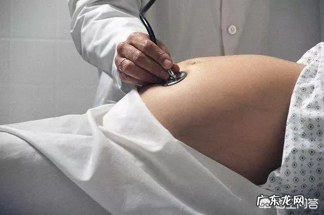 怀孕快三个月时会感觉到肚子里的宝宝在动,是胎动吗?