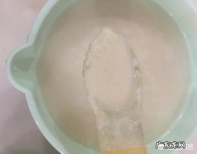 要给宝宝添加辅食，婴儿的米粉怎么吃？