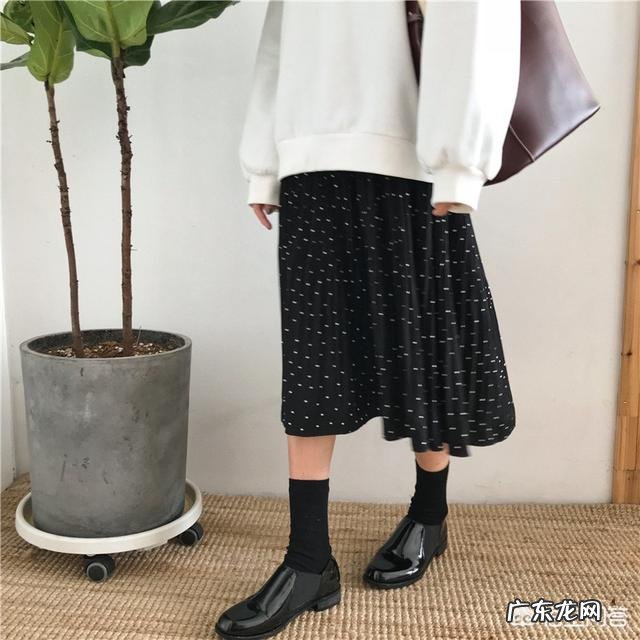 有些人会觉得碎花裙很土,你怎么看?