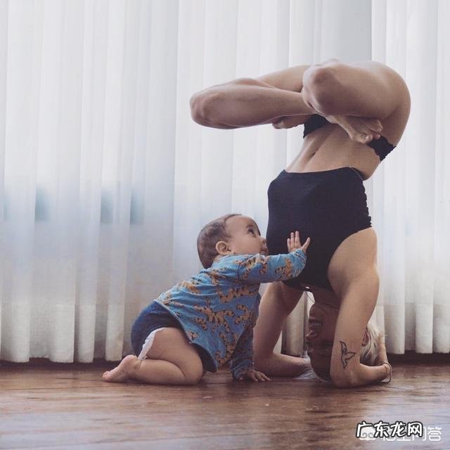 宝妈如何才能边练瑜伽边带娃?