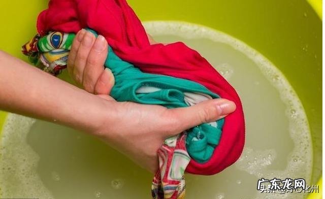 小孩的衣服污渍太多洗多次洗不干净，有没有小妙招？