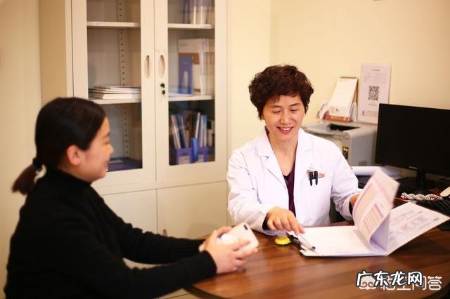 怀孕二个月,宝宝一般在肚子的什么位置?